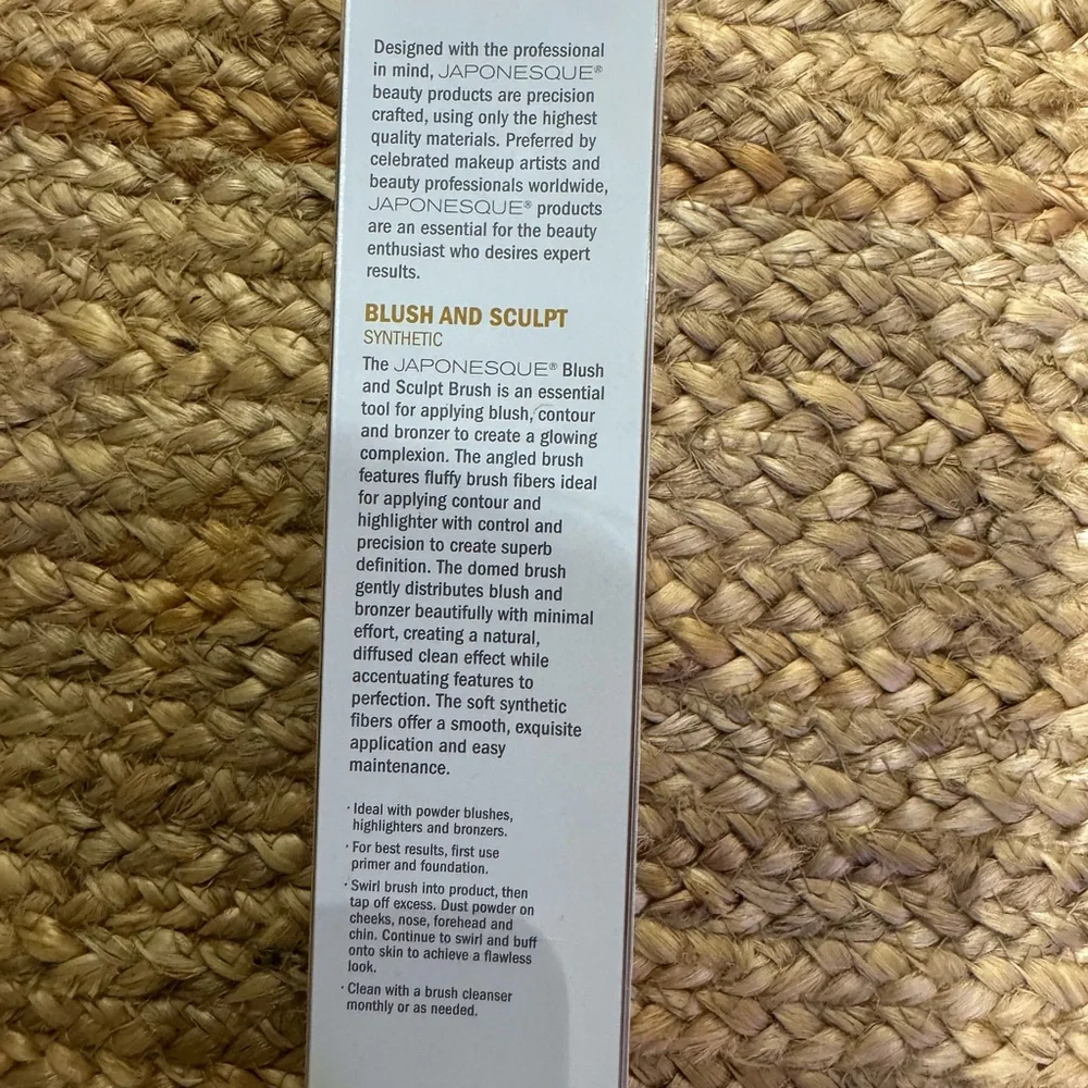 Japonesque Dual-Ended (Conceal & Blend) Makeup Brush - Black and Silver - Picture 4 of 6